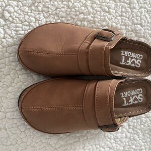 SoftWalk Women's Brown Leather Mules